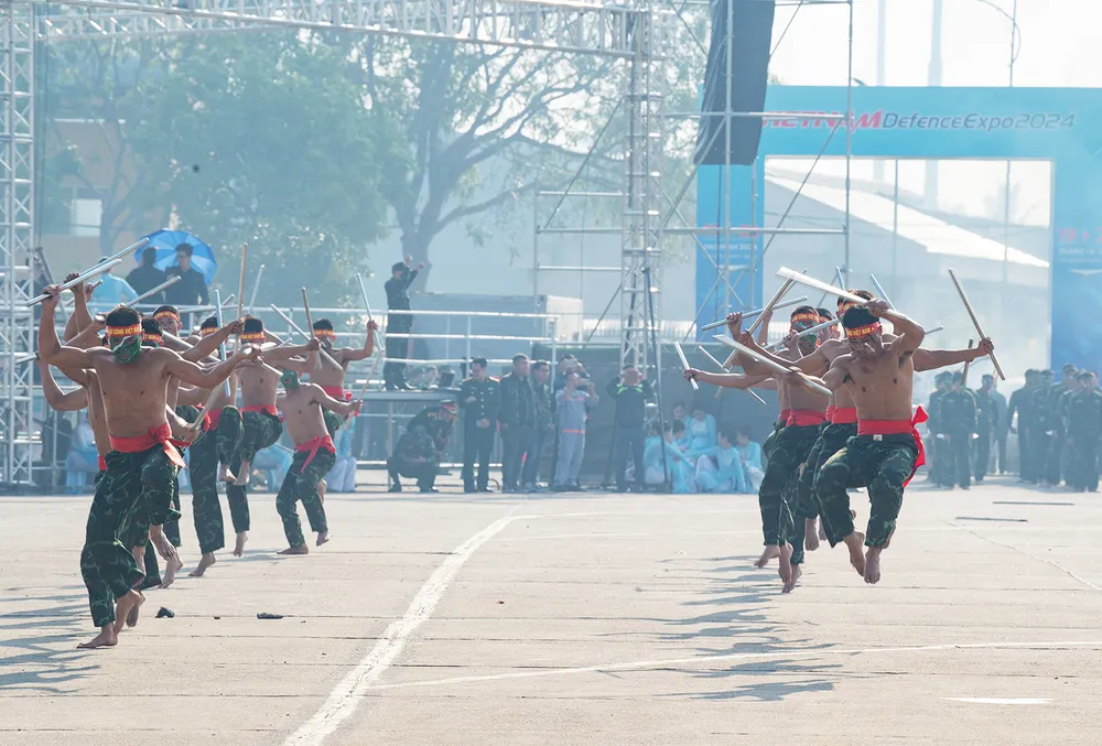 Anh8-Anh huan luyen Trien lam QPVN 6.jpg