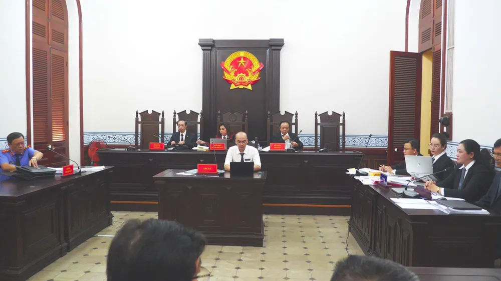 Quang cảnh phiên tòa