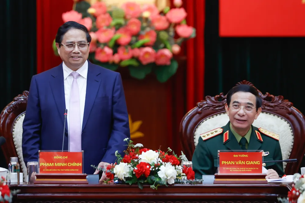 Thủ tướng nhấn mạnh, các bộ, ngành tiếp tục phối hợp với Bộ Quốc phòng tham mưu với Đảng, Nhà nước các chủ trương, chính sách phát triển công nghiệp quốc phòng đáp ứng yêu cầu, nhiệm vụ trong tình hình mới. Ảnh: VGP