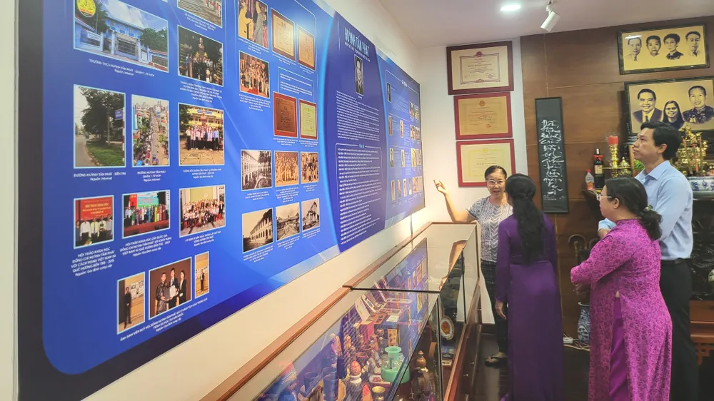 Đoàn đại biểu Thành ủy - HĐND - UBND - Ủy ban MTTQ Việt Nam TPHCM tới thăm hỏi gia đình, tri ân KTS Huỳnh Tấn Phát sáng 29-4