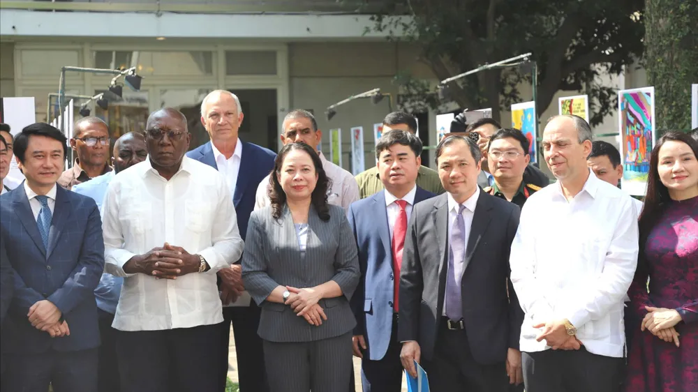 Khai mạc Triển lãm ảnh Vì Việt Nam - Por Vietnam