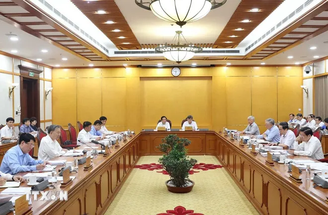 Bộ Chính trị, Ban Bí thư họp triển khai thực hiện sắp xếp tổ chức bộ máy của hệ thống chính trị dưới sự chủ trì của Tổng Bí thư Tô Lâm. Ảnh: TTXVN