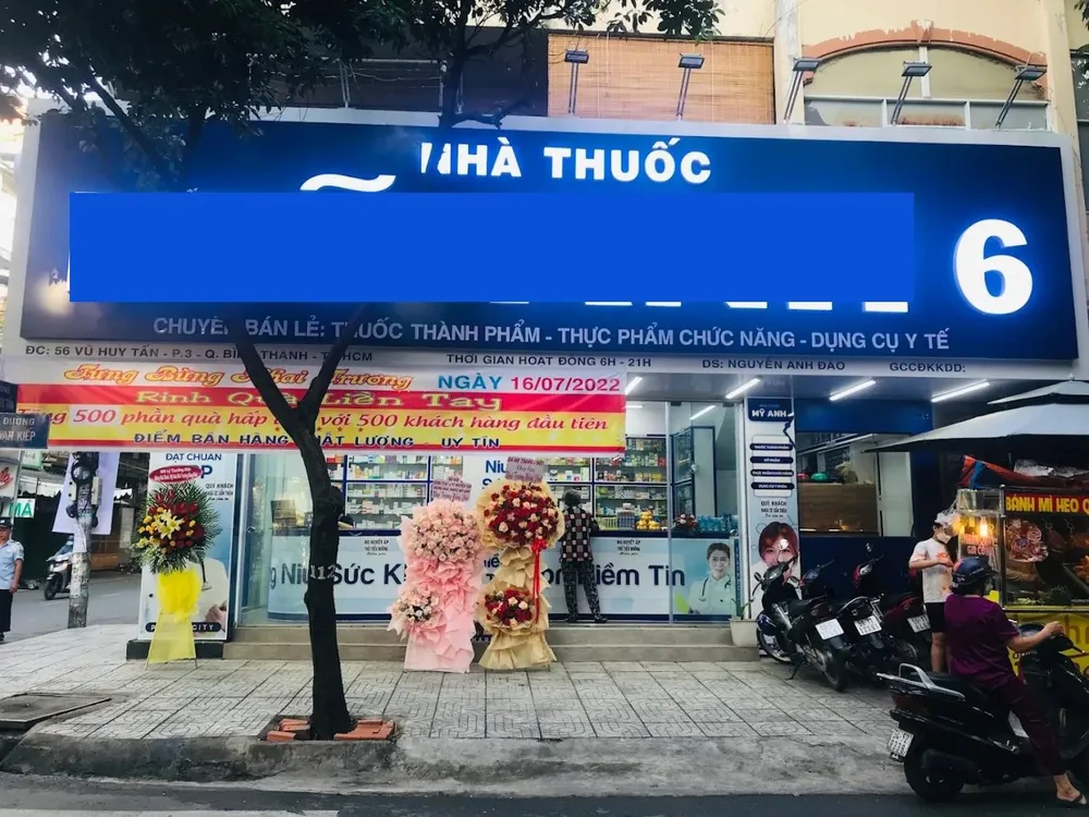 Hộ kinh doanh nhà thuốc M.A. 6 bị lực lượng chức năng phát hiện bán sữa giả