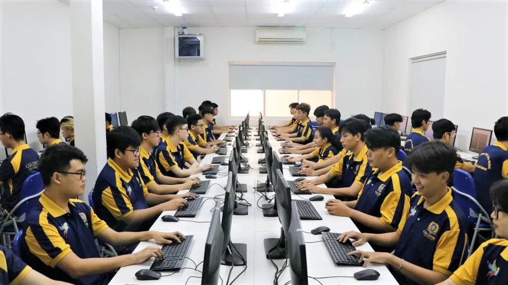 SV ngành CNTT trong giờ học thực hành.jpg