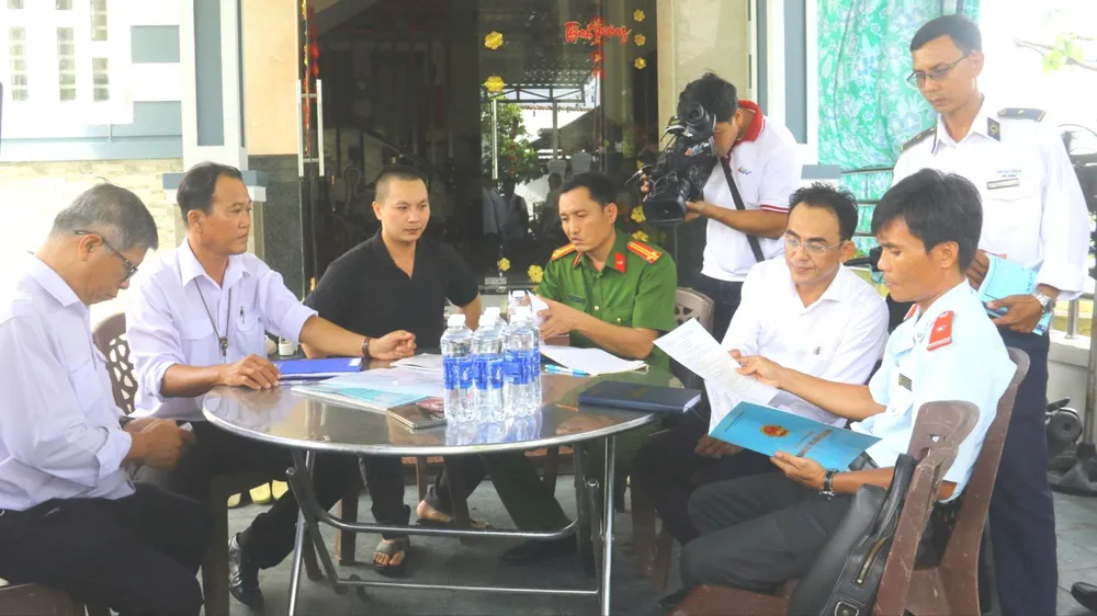 Đoàn kiểm tra hồ sơ lưu trữ giết mổ của Cơ sở giết mổ gia súc Vững – Nga