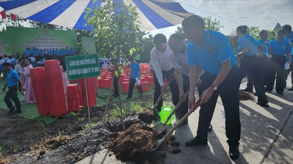 TPHCM: Phát động “Trồng cây đời đời nhớ ơn Bác Hồ” và hưởng ứng ngày Môi trường thế giới 5-6