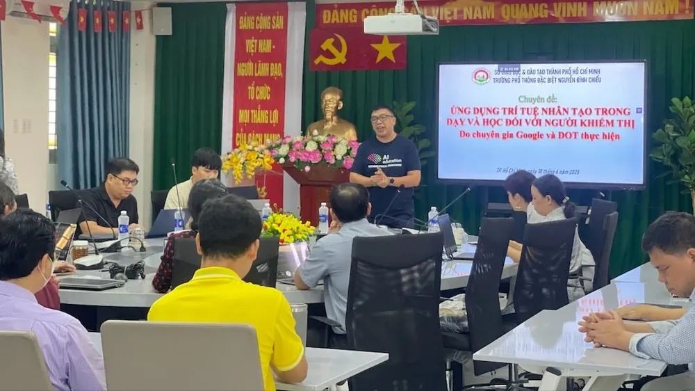 Đại diện AI Education giới thiệu về Ứng dụng AI trong dạy và học đối với người khiếm thị