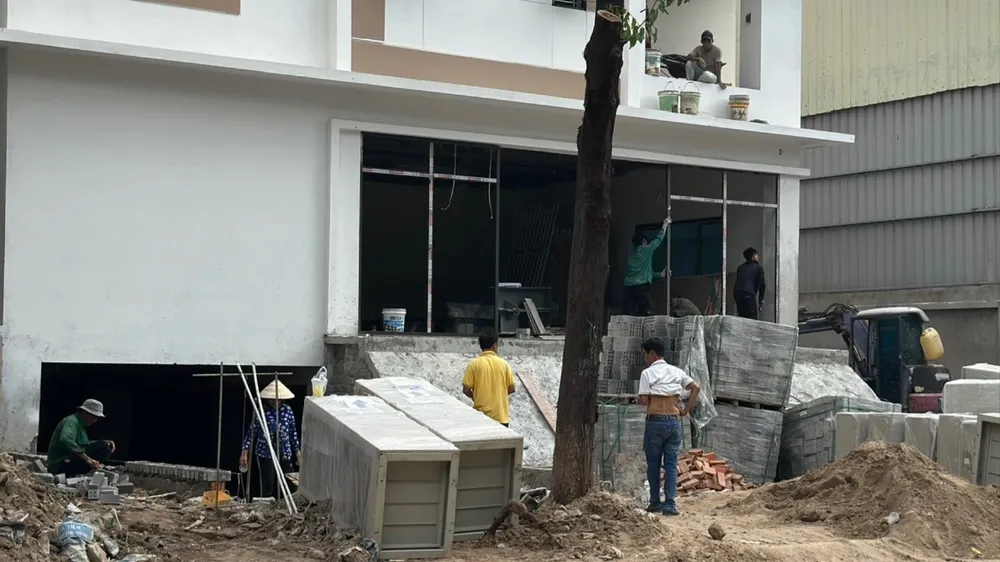 Công trình xây dựng nhà cao tầng tại hẻm đường Phan Văn Trị, phường 1, quận Gò Vấp, TPHCM