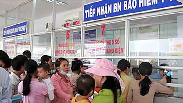 Người dân đăng ký khám chữa bệnh bảo hiểm y tế tại bệnh viện trên địa bàn TPHCM