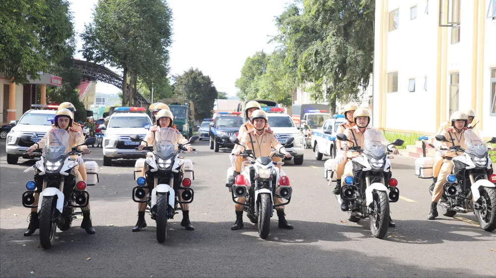 Công an tỉnh Đắk Lắk ra quân đảm bảo an toàn giao thông