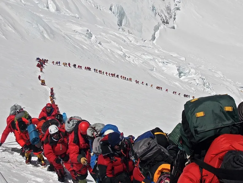 CN5 Anh1-conga-line-on-Everest.jpg