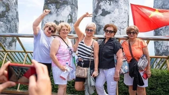 Việt Nam miễn thị thực theo Chương trình kích cầu phát triển du lịch cho công dân 12 nước.