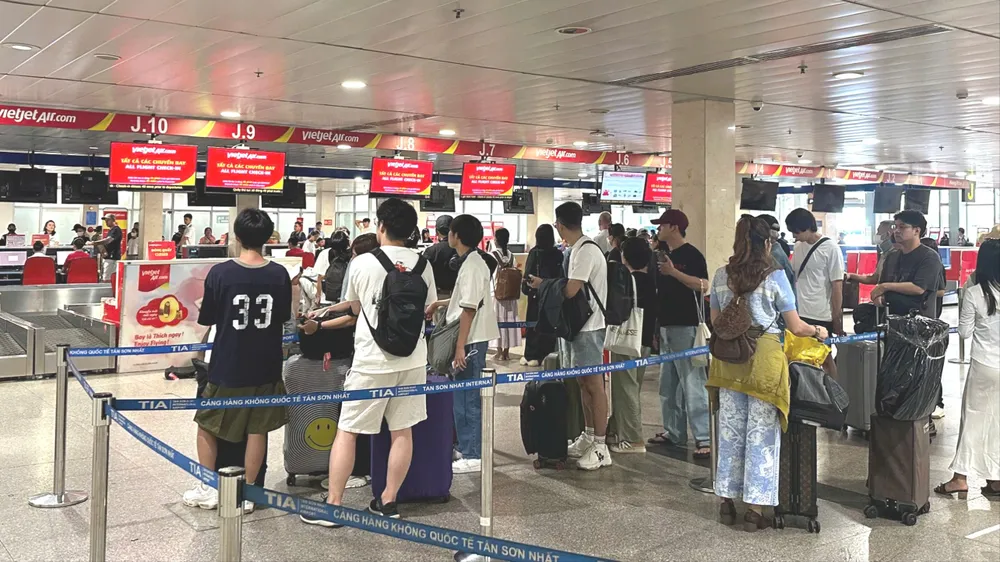 Hiện chỉ còn Vietjet Air tiếp tục phục vụ khách tại ga T1, các hãng còn lại đều chuyển sang nhà ga T3. Ảnh: QUỐC HÙNG