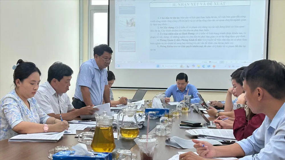 Lãnh đạo Văn phòng Đăng ký Đất đai TPHCM phát biểu tại cuộc làm việc. Ảnh: THANH HIỀN