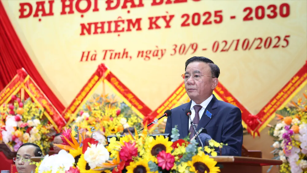 Đồng chí Trần Cẩm Tú, Ủy viên Bộ Chính trị, Thường trực Ban Bí thư phát biểu chỉ đạo tại đại hội 