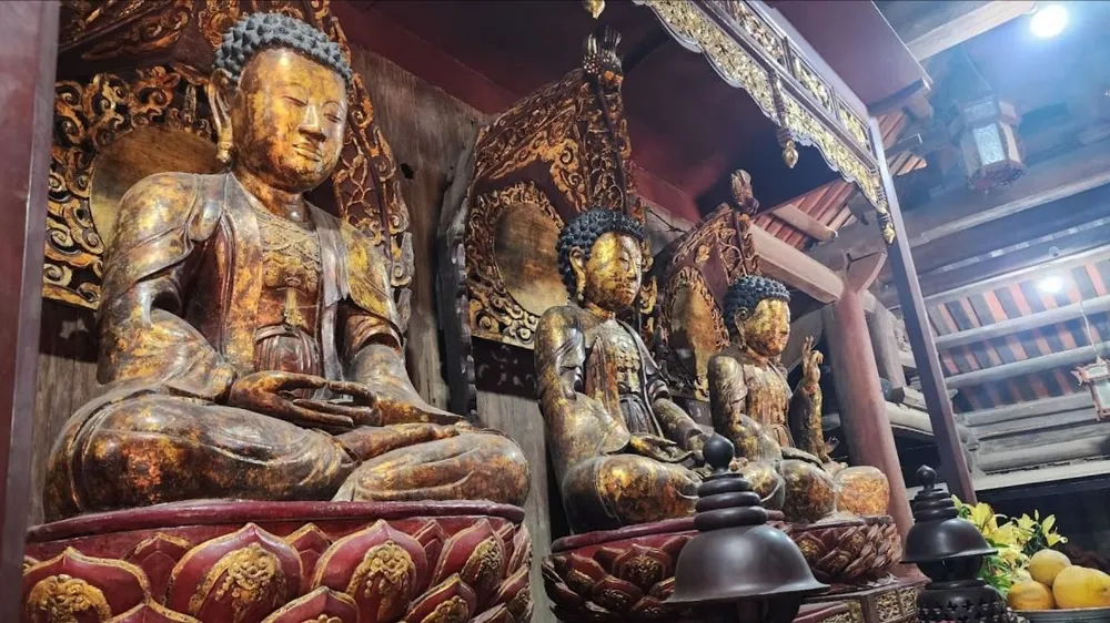 Ba pho tượng Tam Thế, Bảo vật quốc gia, tại chùa Bút Tháp, Bắc Ninh