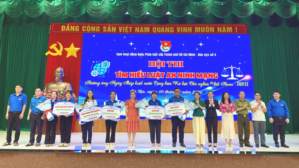 tiểu phẩm trao giải.jpg