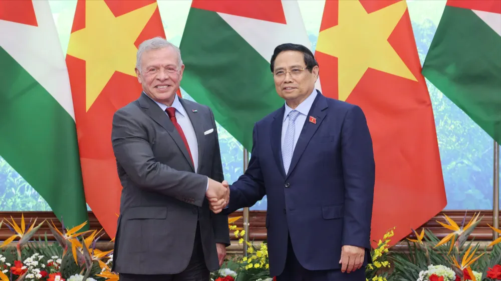 Thủ tướng Phạm Minh Chính hội kiến Quốc vương Vương quốc Hashemite Jordan Abdullah II Ibn Al Hussein, chiều 12-11. Ảnh: QUANG PHÚC