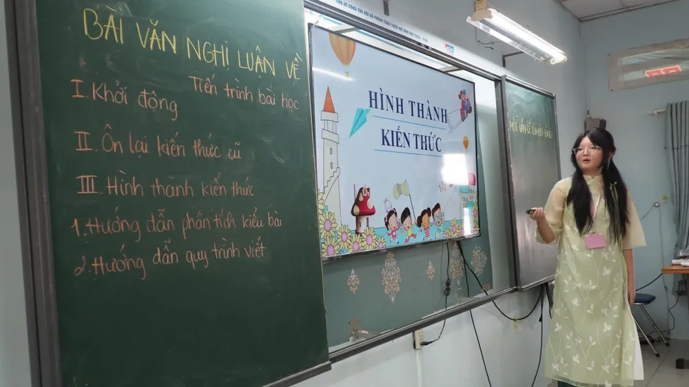 Học sinh THCS lần đầu tiên thử sức làm giáo viên