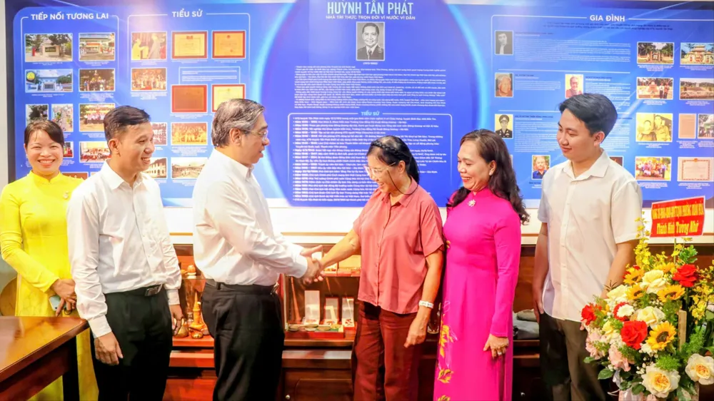 Lãnh đạo TPHCM thăm gia đình KTS Huỳnh Tấn Phát và Bác sĩ Phùng Văn Cung