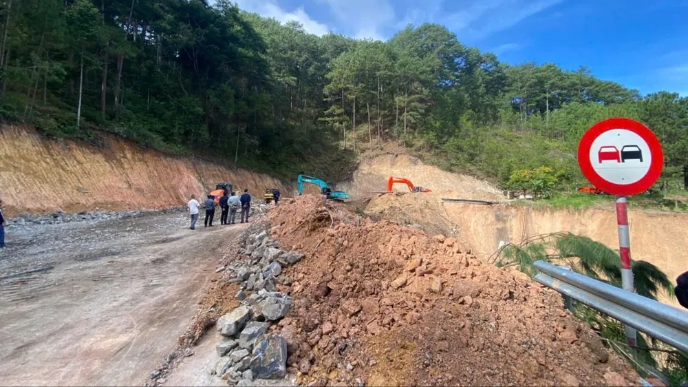 Các điểm sạt lở trên QL20