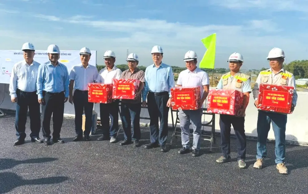 Phó Thủ tướng Mai Văn Chính kiểm tra dự án đường Vành đai 3 TPHCM