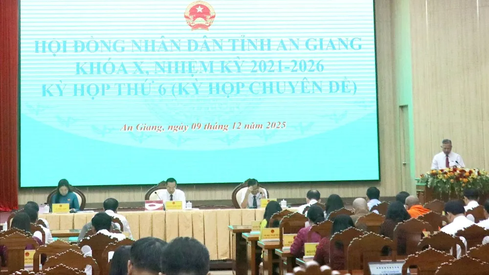 Quang cảnh kỳ họp