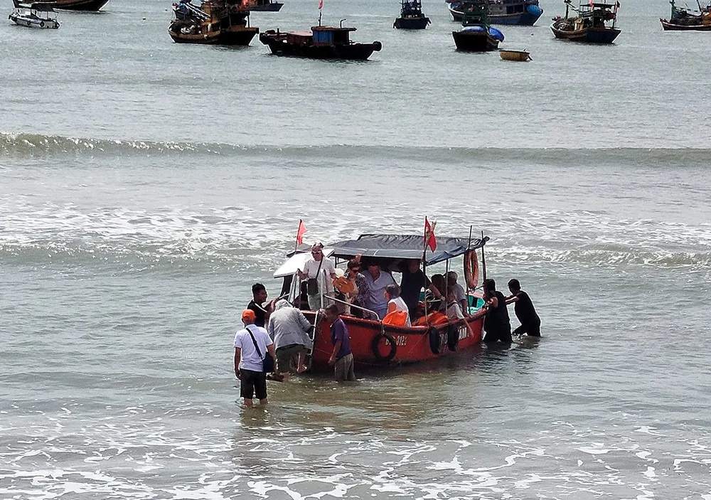 Tàu thuyền chở khách du lịch mất an toàn