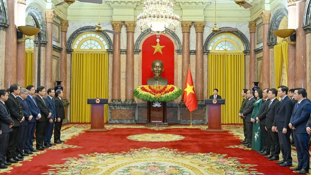 Chủ tịch nước Lương Cường chủ trì buổi lễ trao quyết định bổ nhiệm Phó Chánh án Tòa án Nhân dân tối cao. Ảnh: VIẾT CHUNG