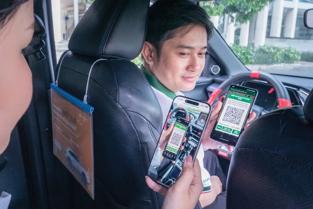 Thanh toán không tiền mặt qua QR code sau chuyến taxi