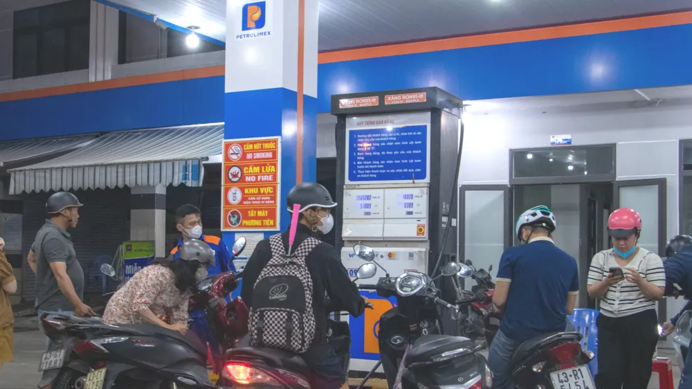 Một trạm xăng trên đường Trưng Nữ Vương, phường Hòa Cường, TP Đà Nẵng. Ảnh: THANH ÁI