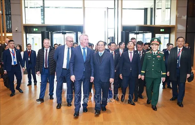 Thủ tướng Phạm Minh Chính đến thăm và làm việc với lãnh đạo Tập đoàn Novatek. Ảnh: TTXVN