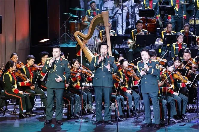 Chương I - Ánh dương soi đường. Ảnh: TTXVN