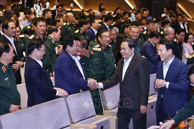 Chủ tịch Quốc hội Trần Thanh Mẫn với đại biểu. Ảnh: TTXVN