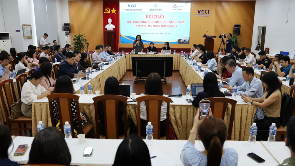 Hội thảo “Giải pháp ứng phó chính sách thuế tạm thời 150 ngày của Hoa Kỳ” thu hút sự tham gia đông đảo doanh nghiệp. Ảnh: MINH XUÂN