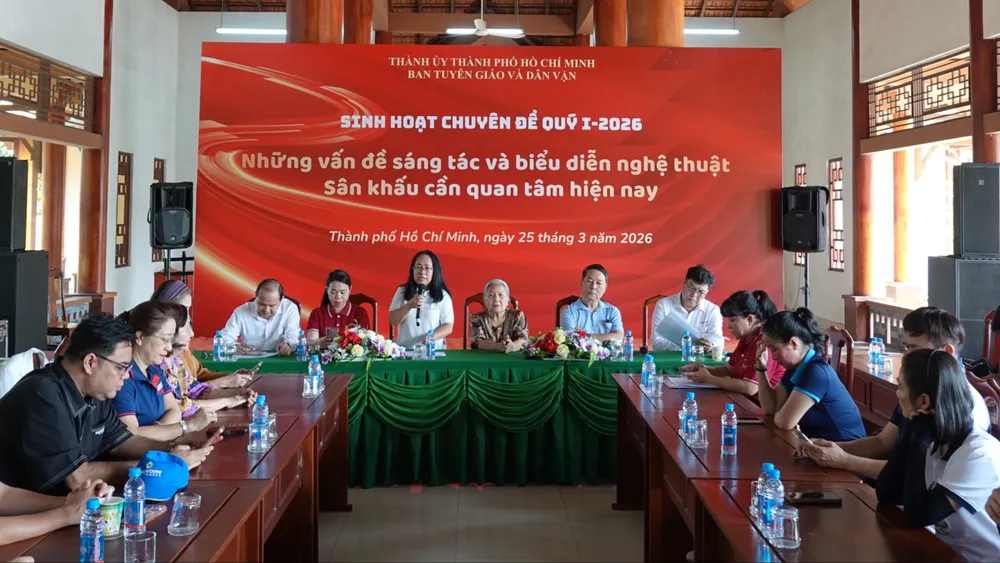 Phó Trưởng Ban Tuyên giáo và Dân vận Thành ủy TPHCM Đinh Thị Thanh Thủy phát biểu trong chương trình sinh hoạt chuyên đề "Những vấn đề sáng tác và biểu diễn nghệ thuật Sân khấu cần quan tâm hiện nay" tại Khu tưởng niệm Chiến khu Đ. Ảnh: THÚY BÌNH