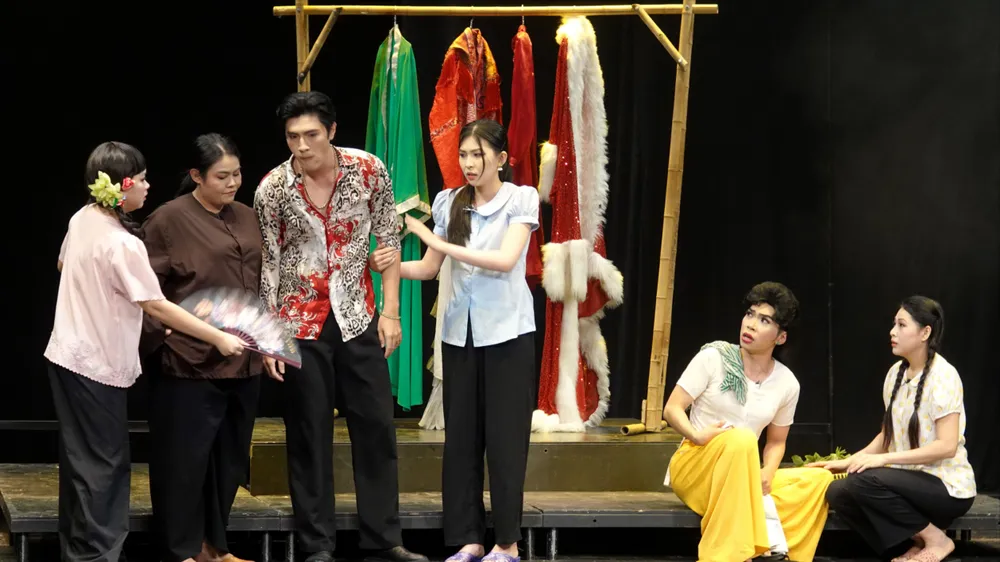 Gánh hát về khuya - ký ức một thời cải lương