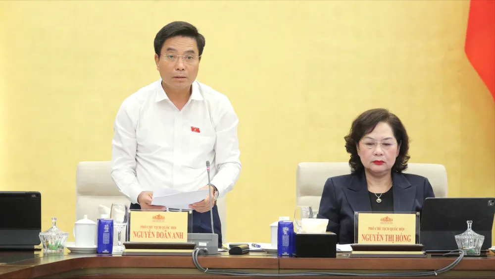 Phó Chủ tịch Quốc hội Nguyễn Doãn Anh điều hành nội dung thảo luận 