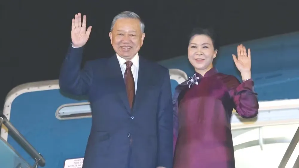 Tổng Bí thư, Chủ tịch nước Tô Lâm và Phu nhân rời Hà Nội, lên đường thăm cấp Nhà nước đến Trung Quốc. Ảnh: TTXVN