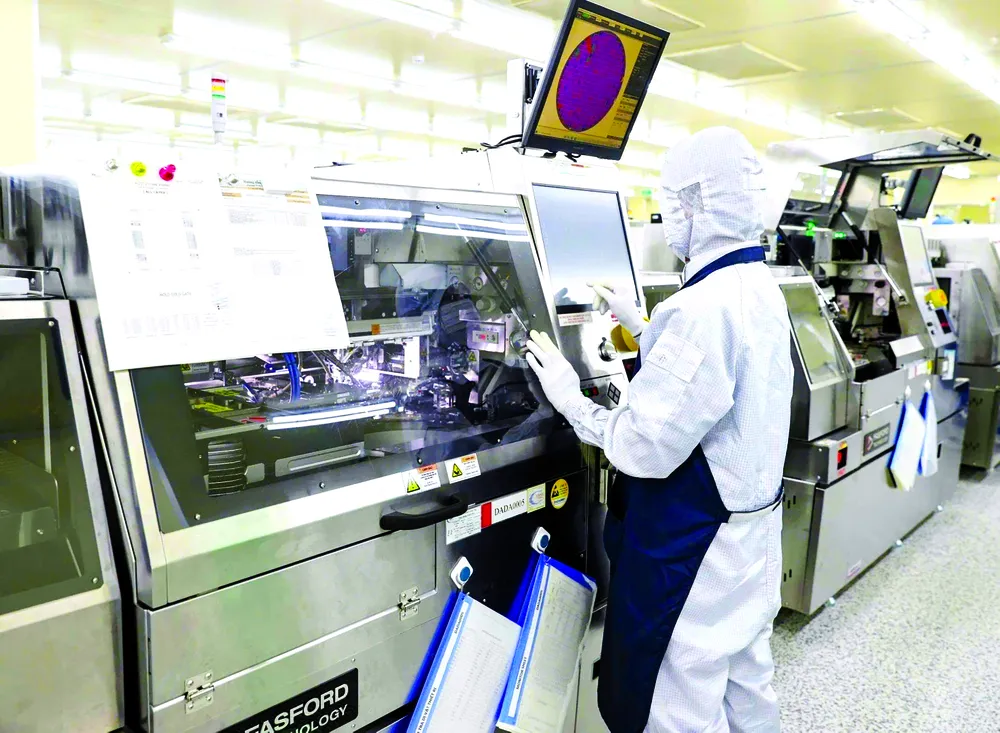 3- Sản xuất chíp bán dẫn tại Công ty TNHH Hana Micron Vina (một doanh nghiệp có vốn FDI Hàn Quốc), Khu công nghiệp Vân Trung, phường Nếnh, tỉnh Bắc Ni.jpg