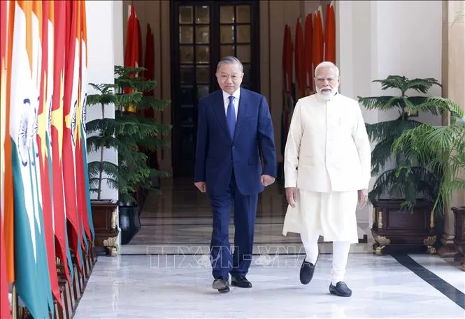 Tổng Bí thư, Chủ tịch nước Tô Lâm và Thủ tướng Ấn Độ Narendra Modi gặp hẹp. Ảnh: TTXVN