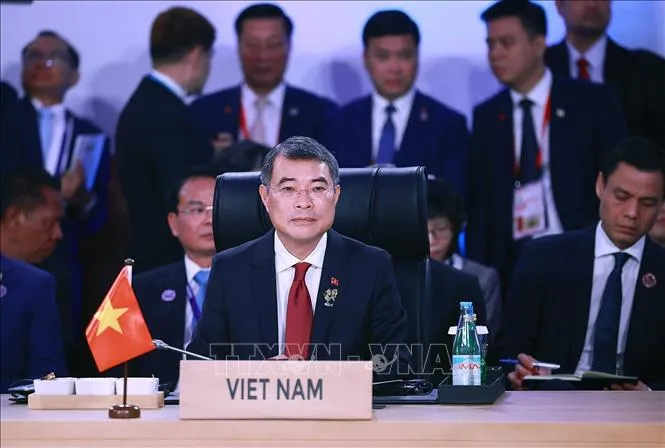 Thủ tướng Lê Minh Hưng tham dự Phiên Toàn thể Hội nghị Cấp cao ASEAN lần thứ 48, sáng 8-5-2026. Ảnh: TTXVN