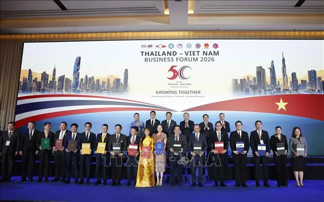 Tổng Bí thư, Chủ tịch nước Tô Lâm và Thủ tướng Thái Lan Anutin Charnvirakul chứng kiến trao các thỏa thuận hợp tác giữa doanh nghiệp hai nước. Ảnh: TTXVN