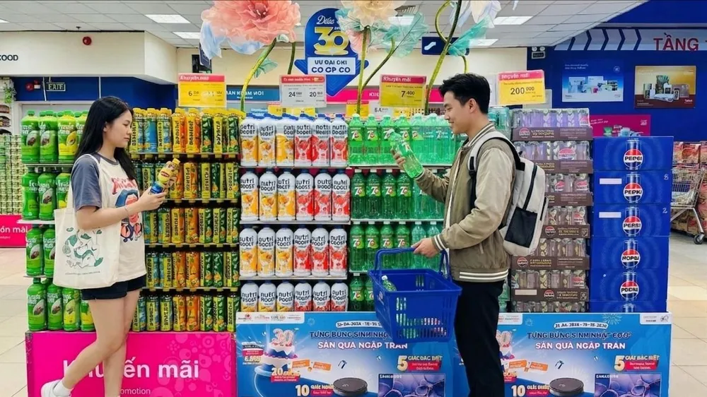 Nhóm hàng nước uống, giải khát bày bán đa dạng tại 800 điểm bán của Saigon Co.op. Ảnh: MINH CHÂU