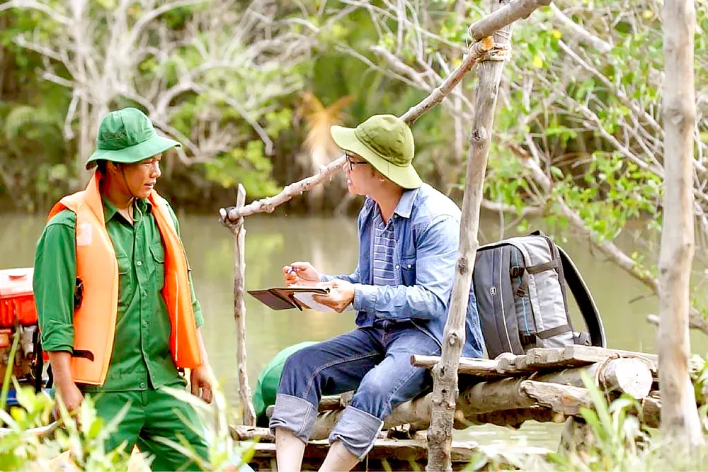 Phóng viên Quang Huy tác nghiệp tại Cần Giờ