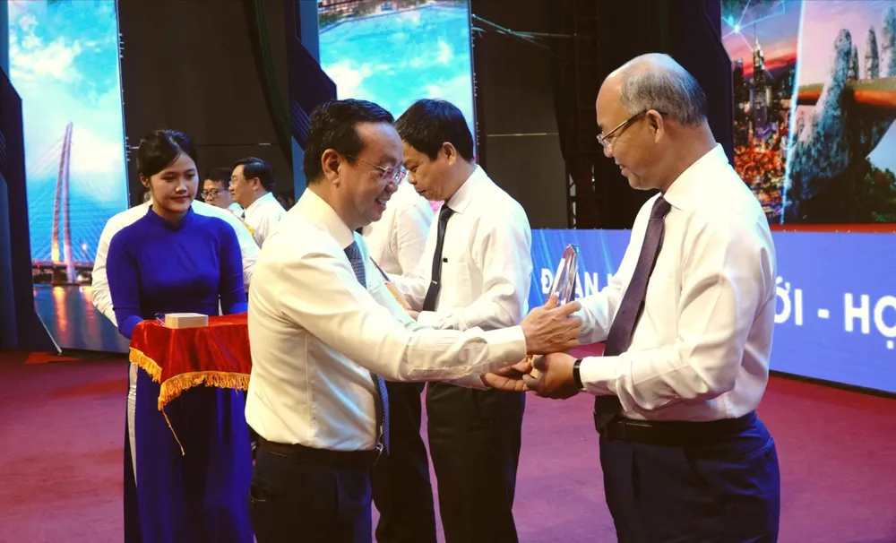 kỷ niệm chương