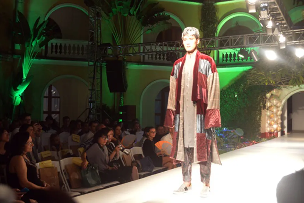 Biểu diễn thời trang mừng APEC 2017 ảnh 3