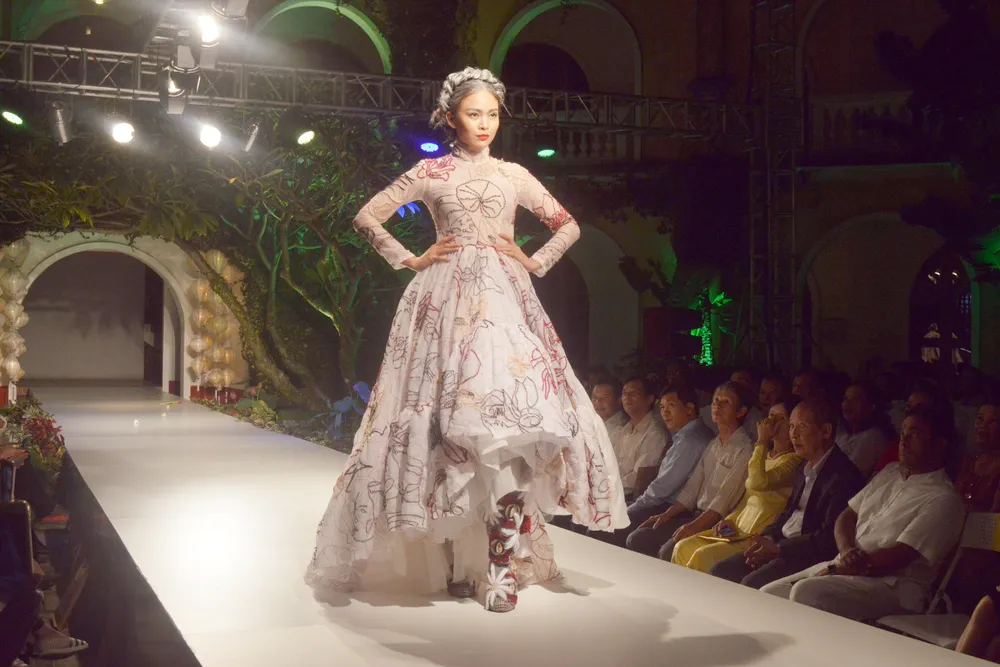 Biểu diễn thời trang mừng APEC 2017 ảnh 7