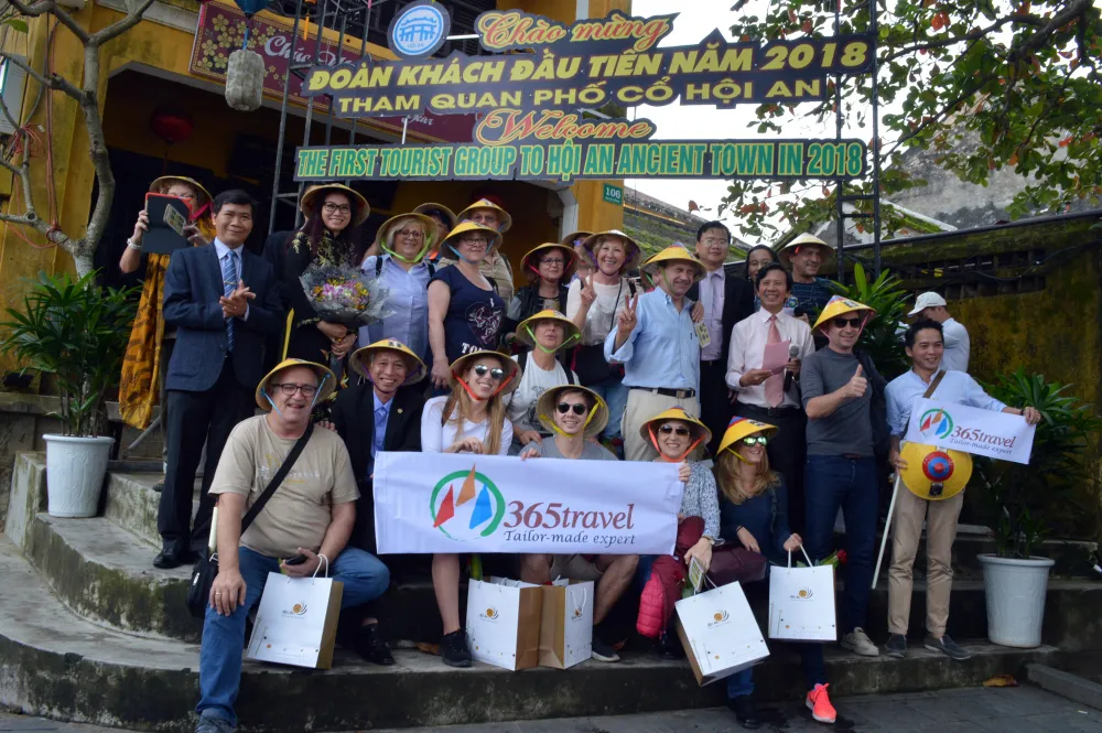 Hội An đón đoàn khách Tây Ban Nha “xông đất” đầu năm 2018 ảnh 2