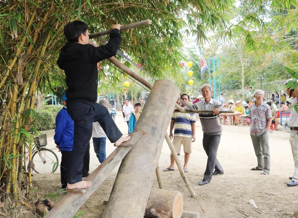 Nghề mộc làng Kim Bồng rộn ràng giỗ Tổ ảnh 4